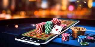 Dealer live casino Suya77 profesional melayani meja baccarat dan blackjack secara langsung